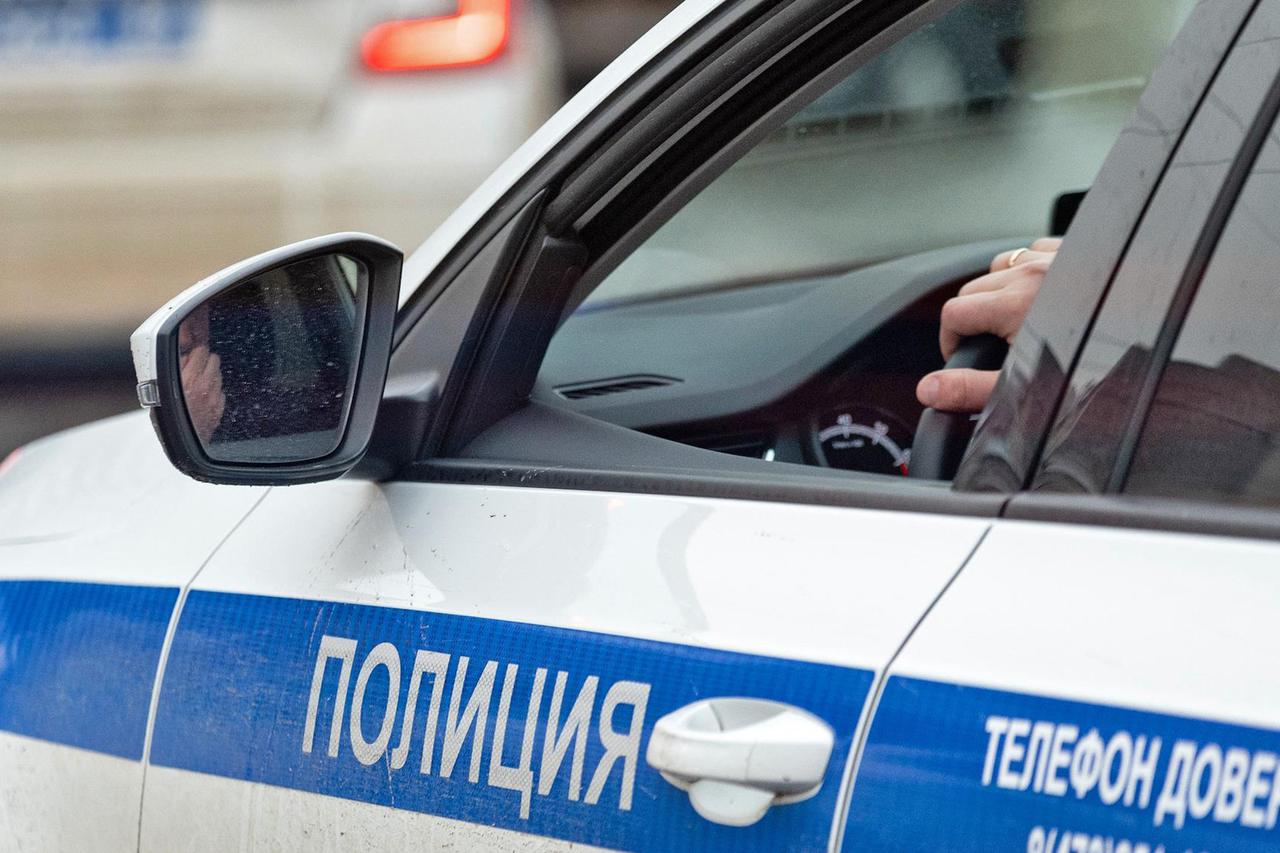 Мужчина изнасиловал и ограбил знакомую женщину в Москве