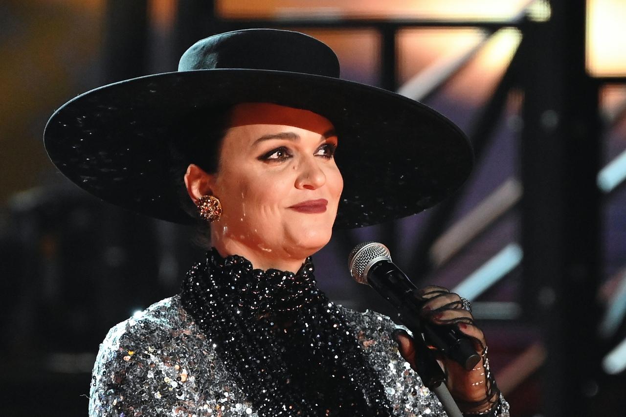 Танец певицы Славы в откровенном наряде попал на видео