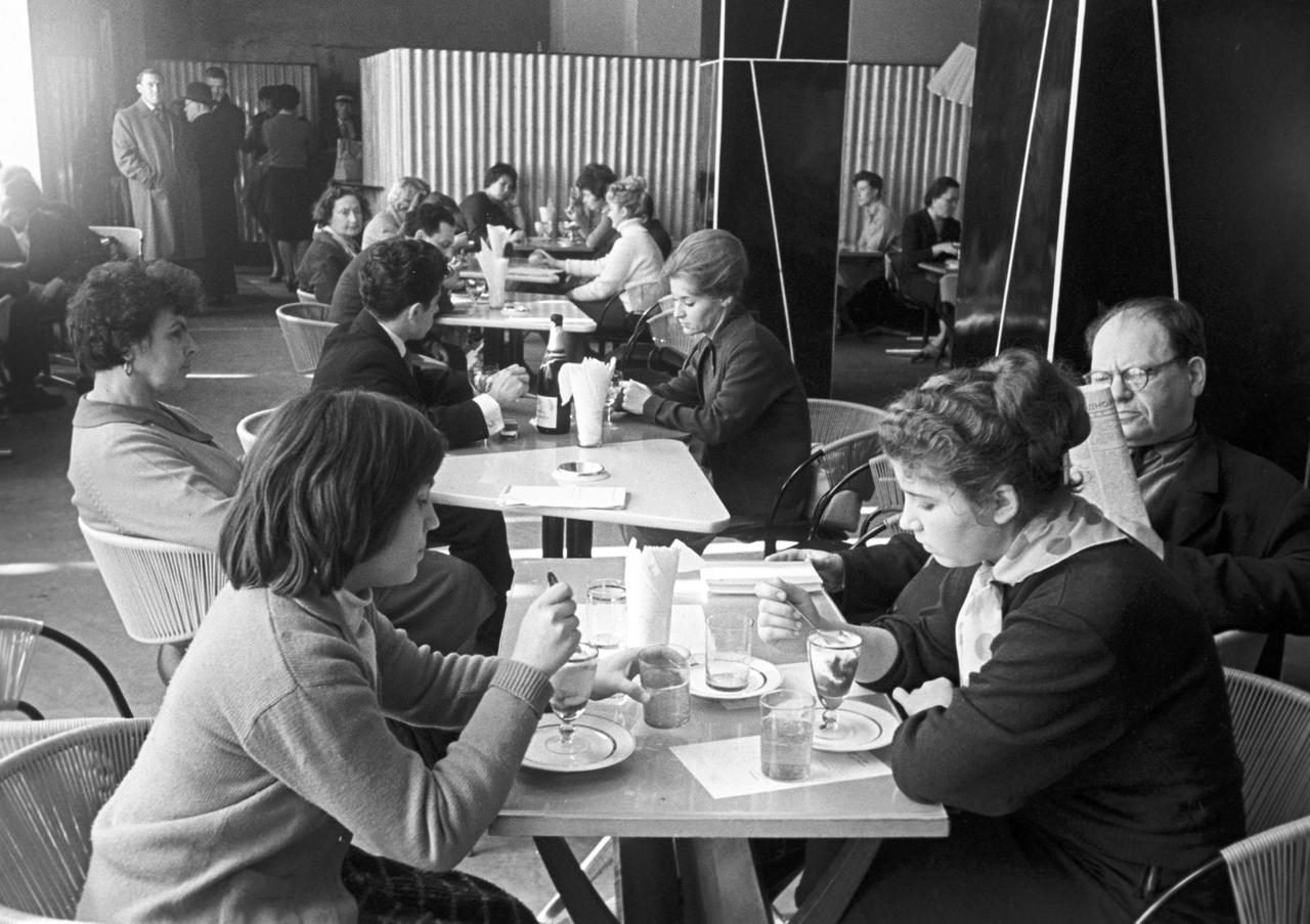 Кафе-мороженое «Космос» в Москве, 1962 год