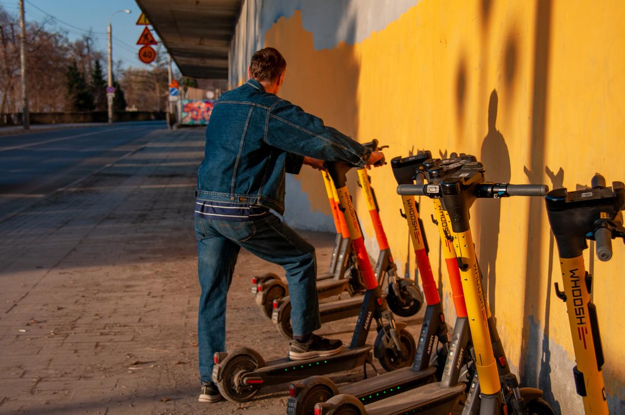 Пьяный москвич разбился на электросамокате в столичном парке