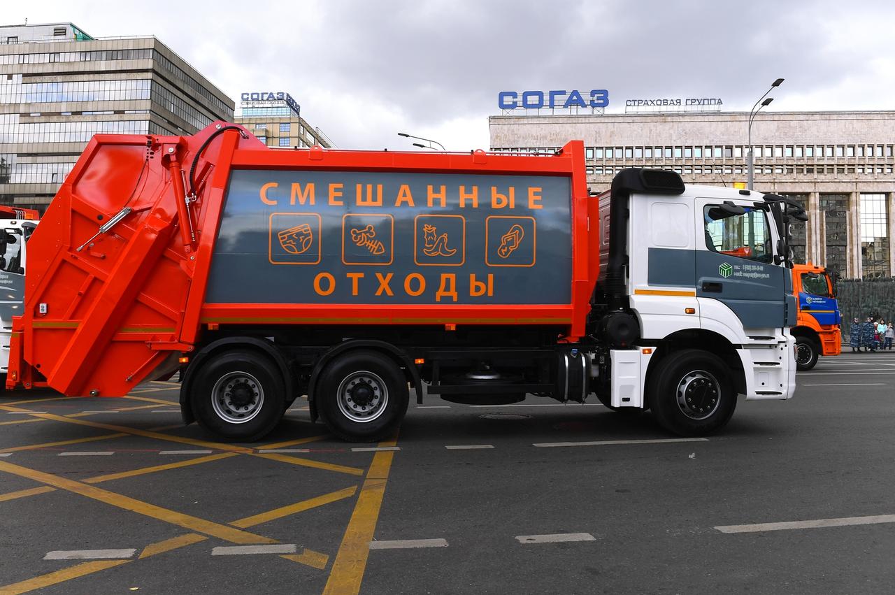 Водитель мусоровоза заявил о неприятной особенности московских автовладельцев