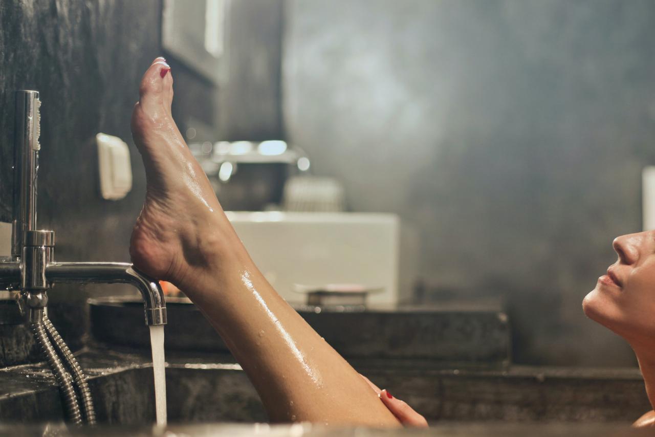 Дерматокосметолог дал рекомендации при появлении вросших волос на теле