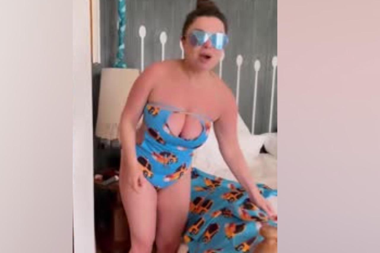 49-летняя Наташа Королева в купальнике записала видео