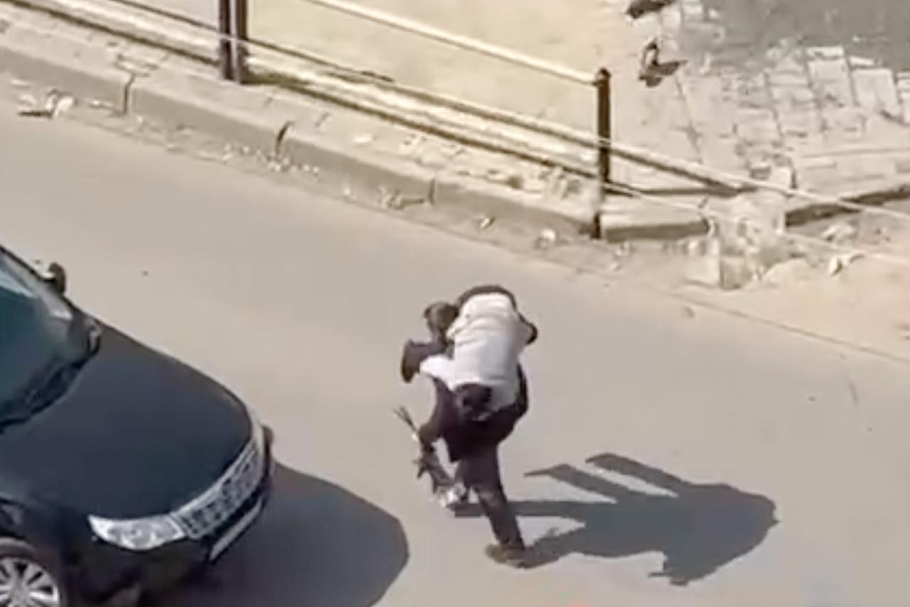 «Похищение Европы» на московской улице попало на видео