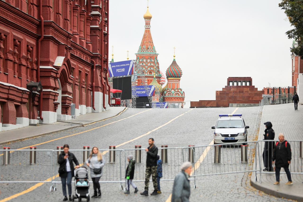 Красную площадь закроют для посетителей в Москве