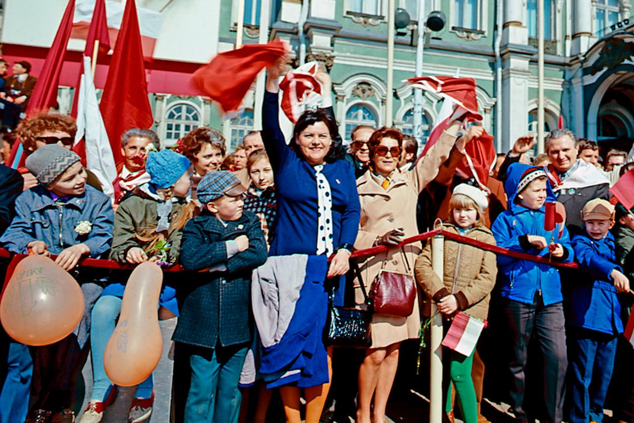 Юлия Меньшова поделилась детскими воспоминаниями о праздновании 1 Мая