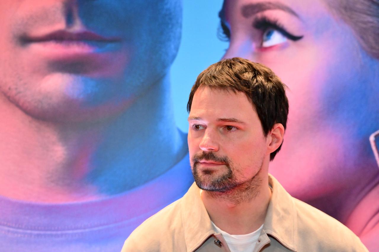 СМИ сообщили об отъезде Козловского из России