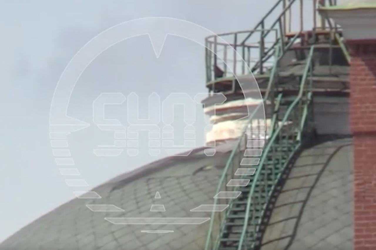 Последствия взрыва дронов над Кремлем попали на видео