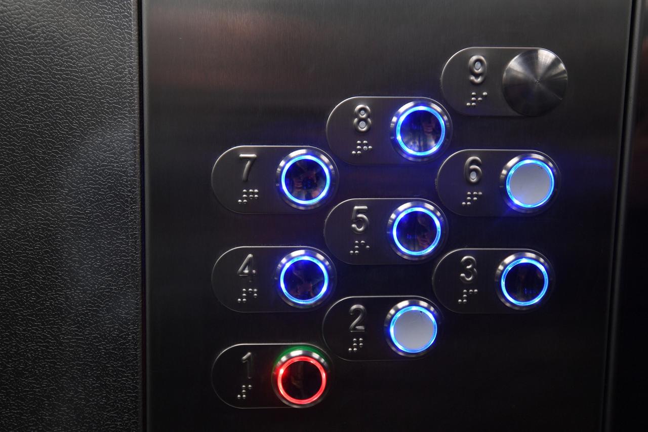 Лифт с подростком сорвался на юго-западе Москвы