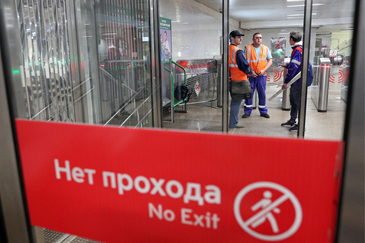 Семь центральных станций московского метро временно закроют на выход