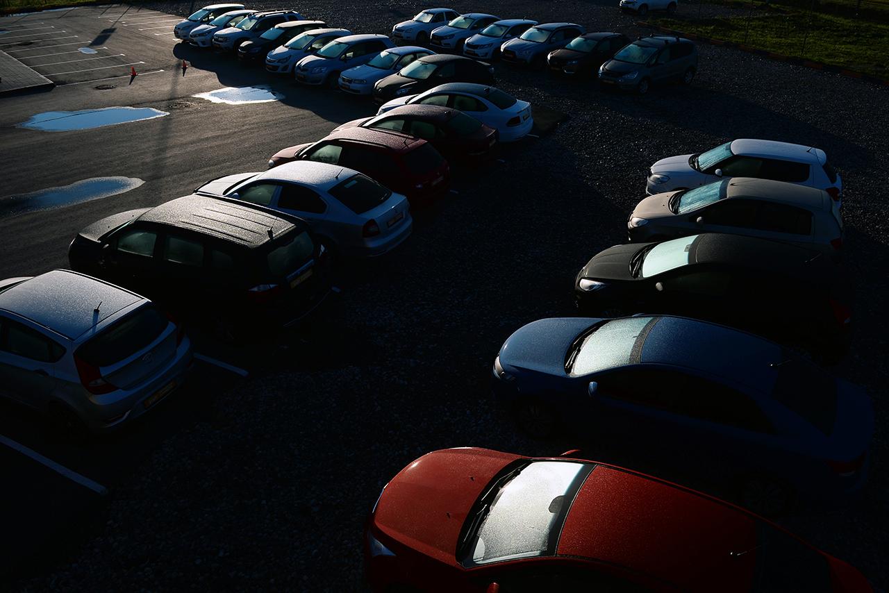 Написанное краской послание на авто москвича развеселило пользователей сети