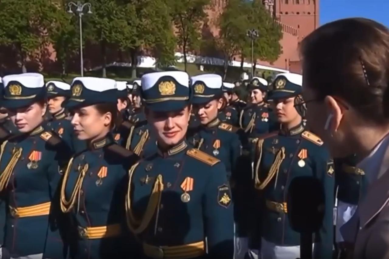 Женский батальон на параде Победы попал на видео и восхитил москвичей