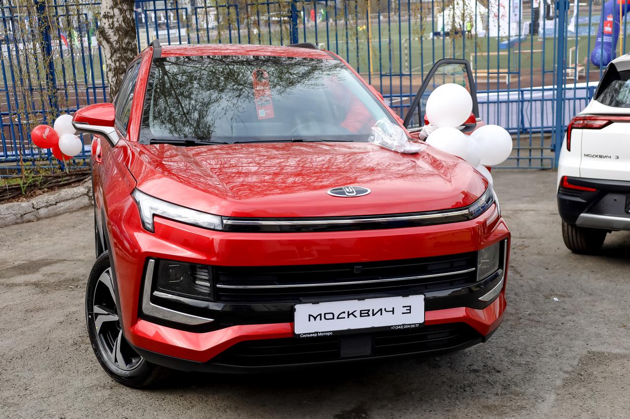 Названа цена первых проданных дилерами автомобилей «Москвич 3»