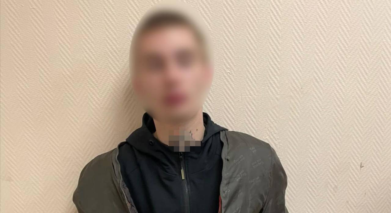 В Москве мужчина ранил ножом инспектора УФСИН и сбежал из-под домашнего ареста