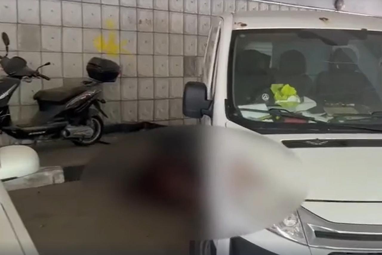 Мужчину зарезали у жилого дома на западе Москвы