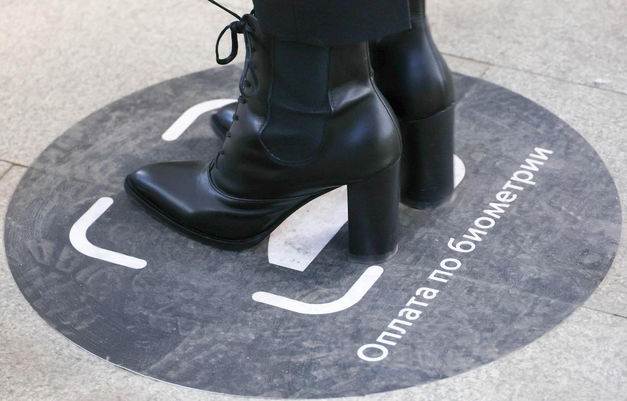 Москвичам перечислили главные плюсы оплаты проезда по биометрии