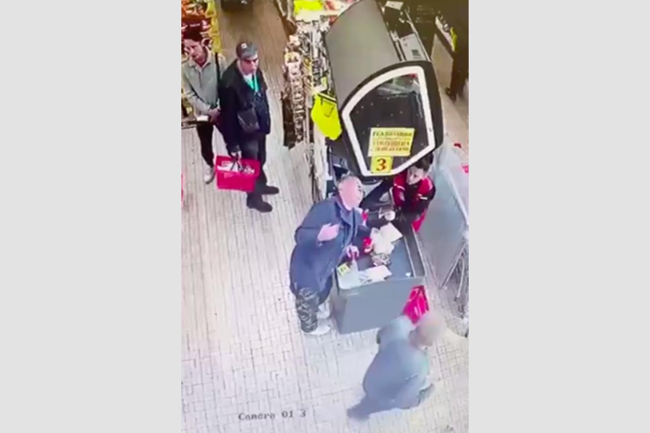 Боец ММА спас человеку жизнь в московском магазине и попал на видео