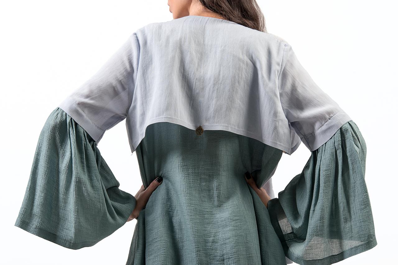 Стилист перечислила варианты прибавляющей возраст одежды