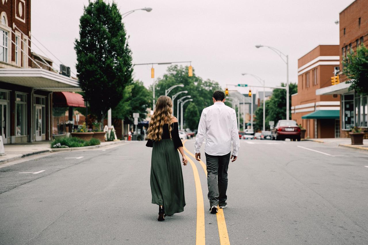 Психолог перечислил признаки любовной зависимости