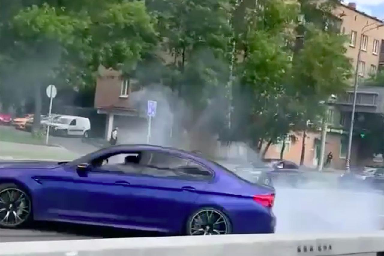 Москвич устроил опасный дрифт на столичном шоссе и попал на видео