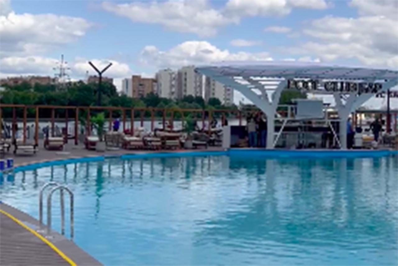 Опубликованы кадры нового пляжа в Москве