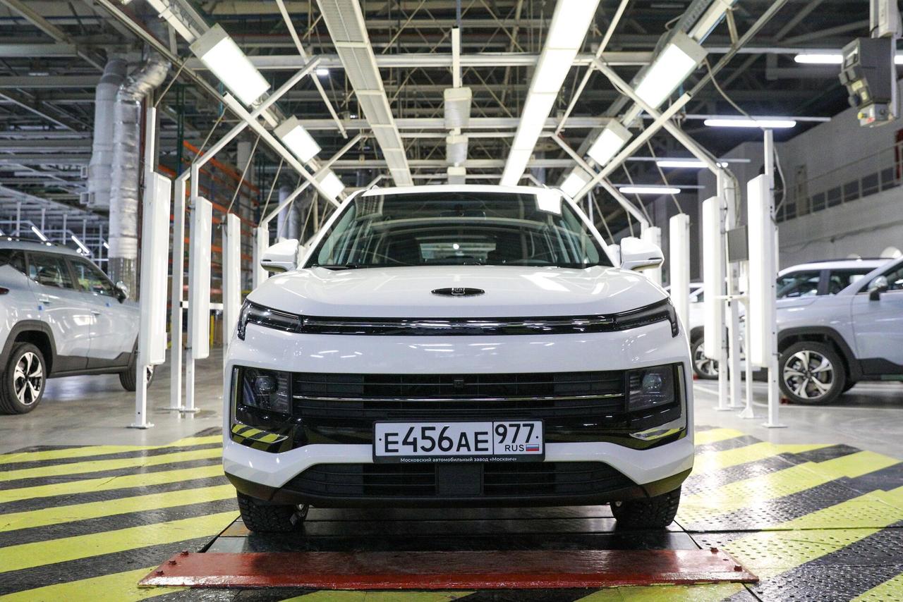 Электромобили «Москвич 3е» появились в столичном каршеринге