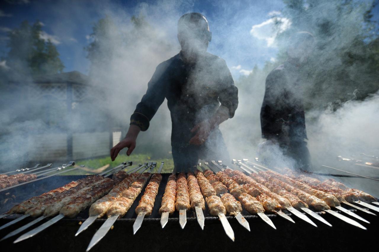 Массовая драка из-за мангала произошла в столичном парке