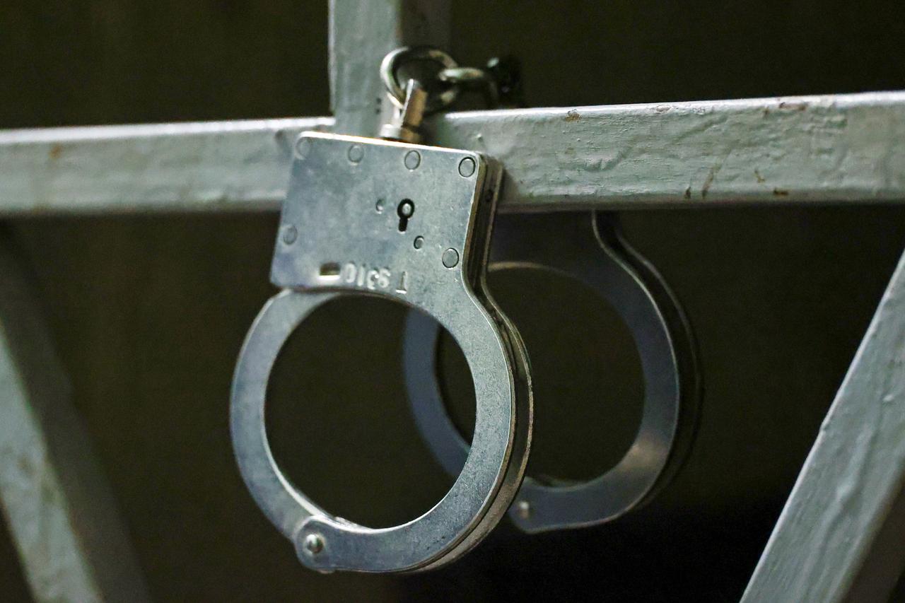 Рабочий убил хозяина дома и ударил ножом его жену в Новой Москве