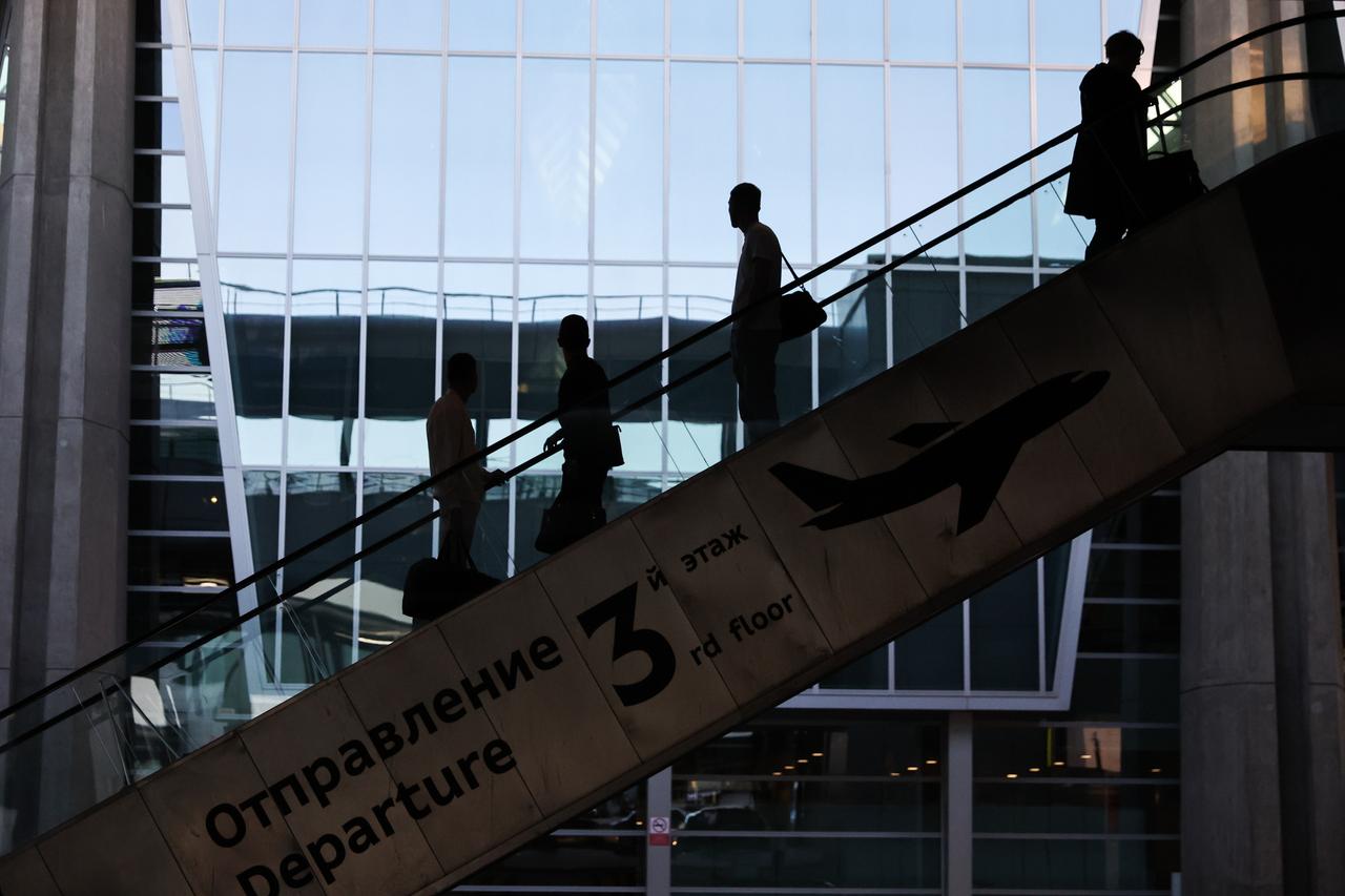 Рейс Санкт-Петербург — Москва задержали из-за насекомых