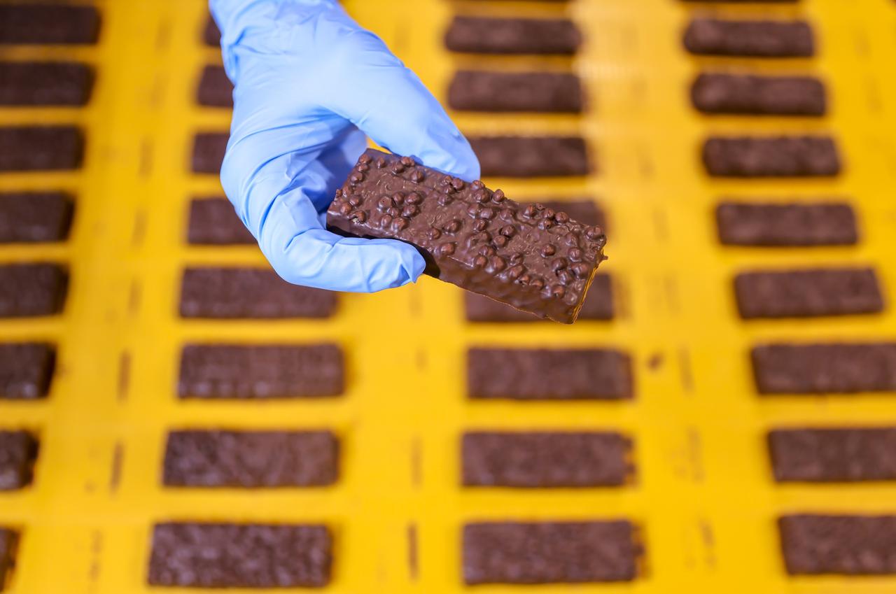 В программе Мясникова дали советы по выбору протеиновых батончиков