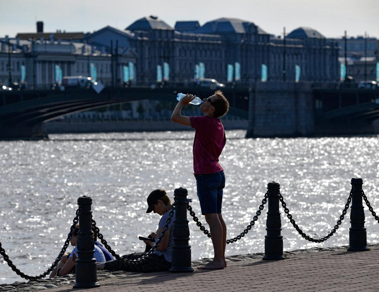 В Роспотребнадзоре предупредили об опасности нарушения питьевого режима летом