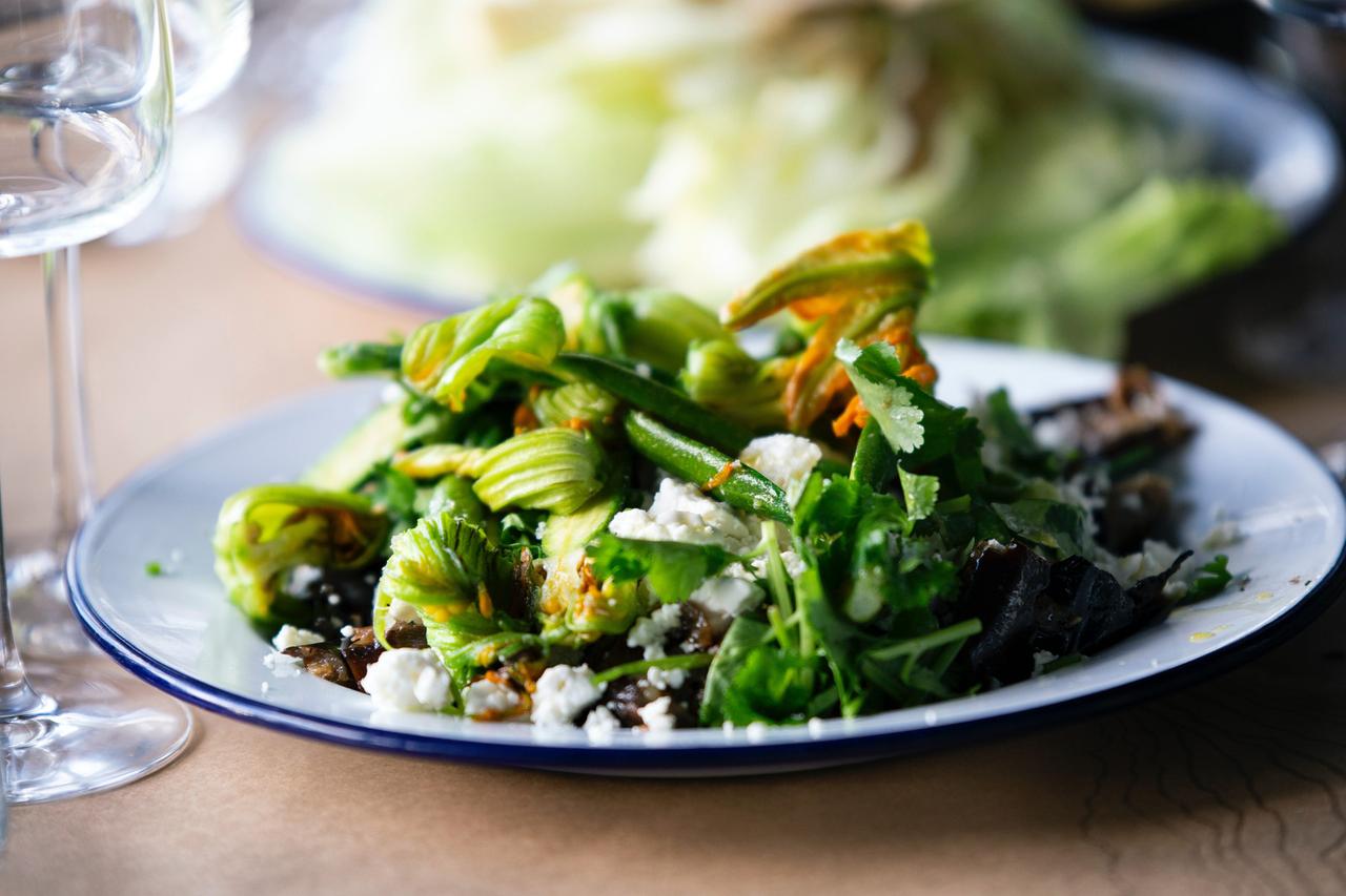 Россиянам дали рекомендации по летнему режиму питания