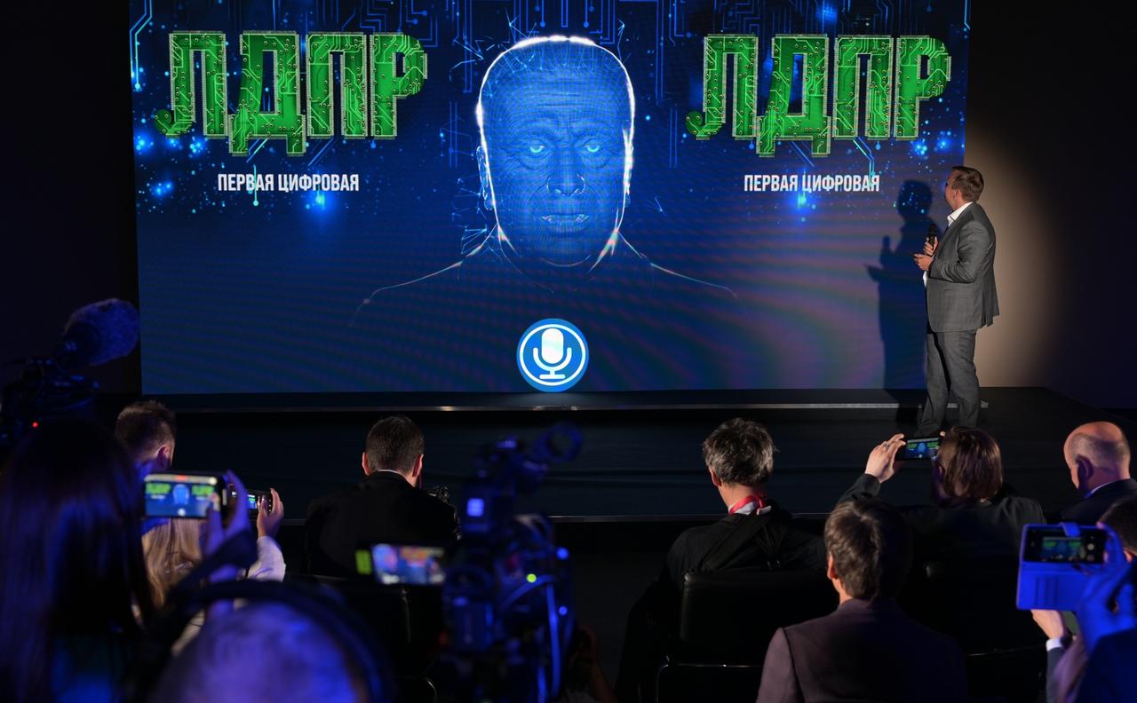 Диалог нейросети «Жириновский» с россиянами попал на видео