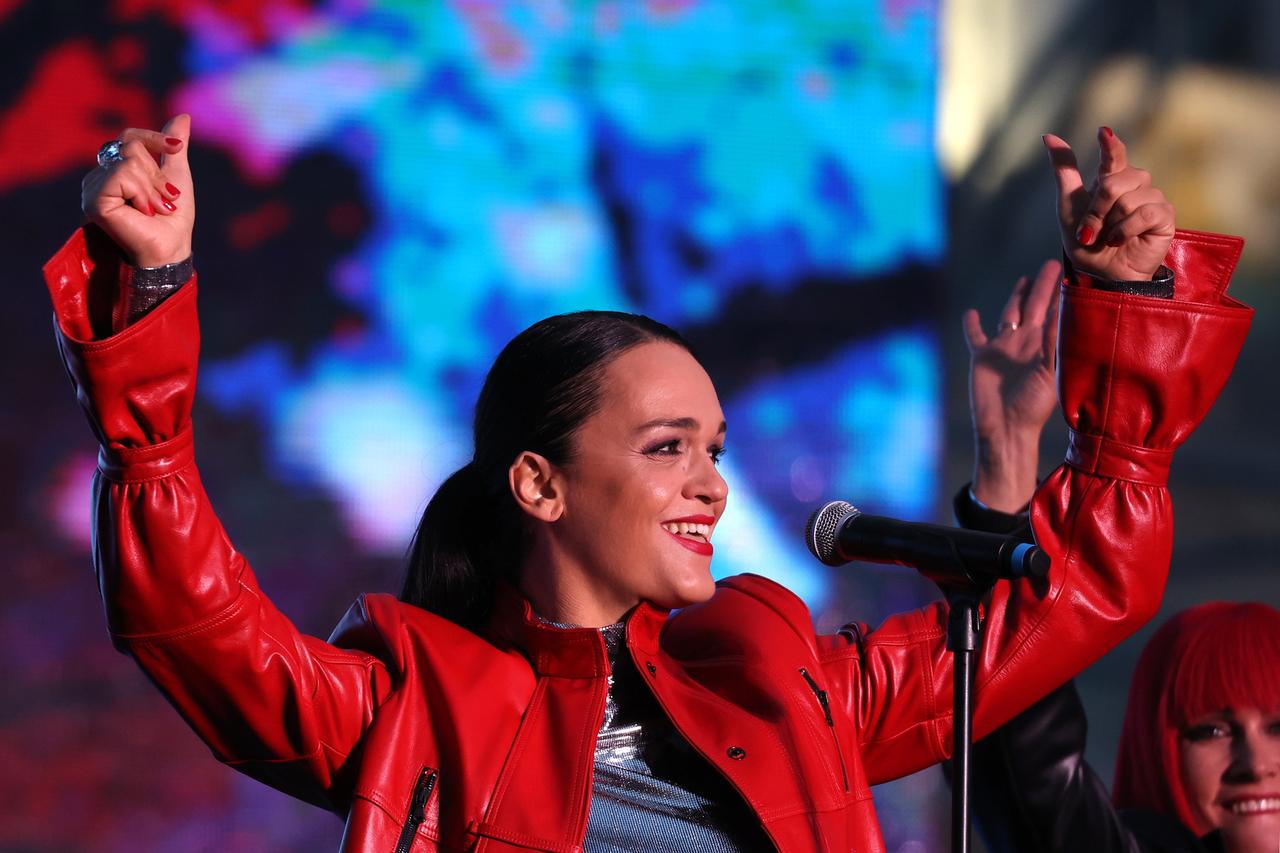 Певица Слава вышла на связь из московской больницы