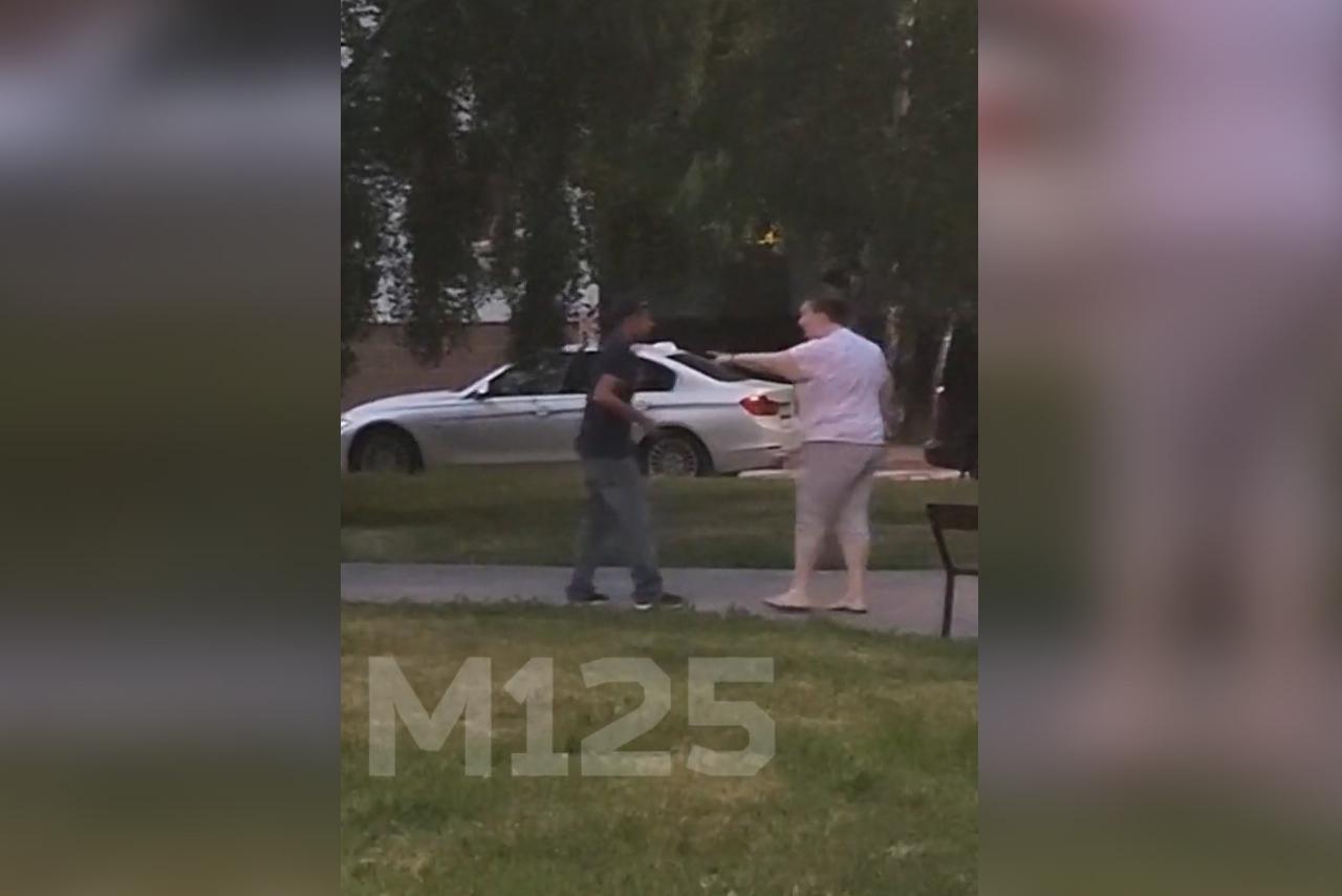 Драка родителей в присутствии детей в Москве попала на видео