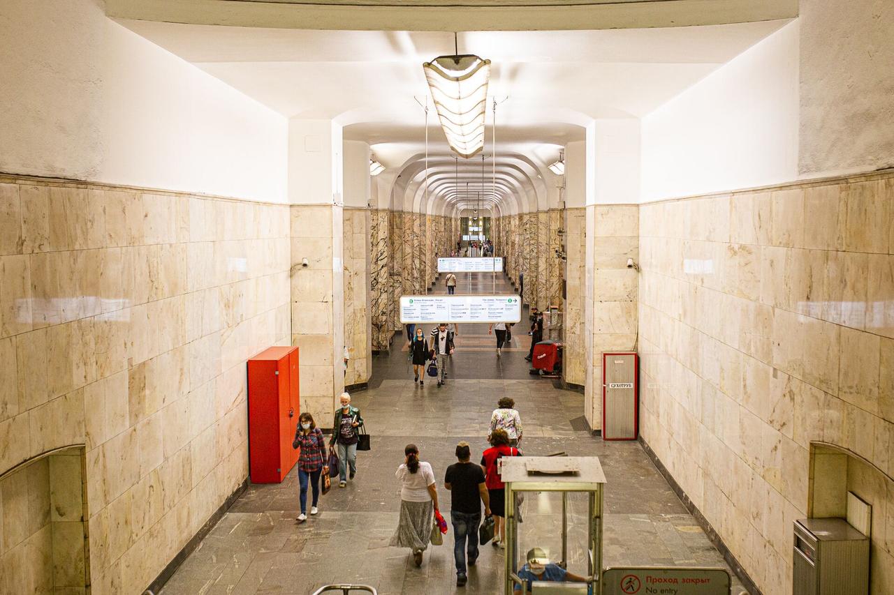 Москвичей возмутило обращение попрошайки к пассажирам метро