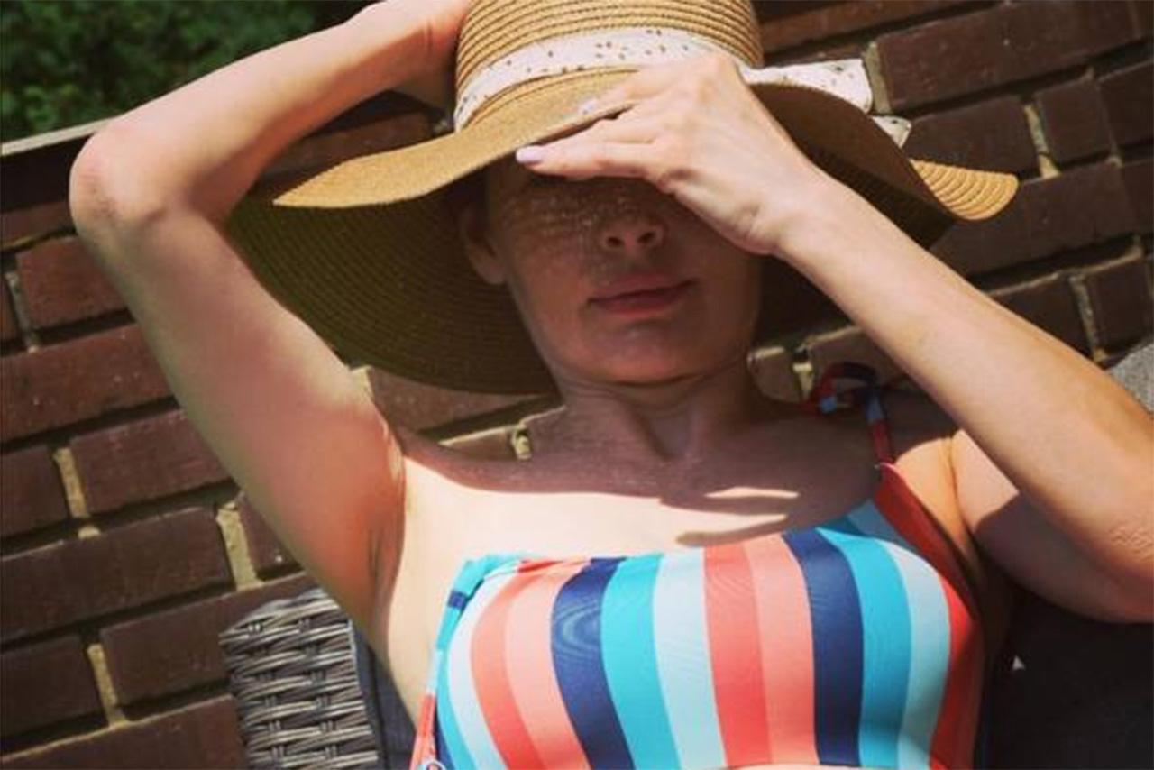 49-летняя актриса Наталия Антонова показала фигуру в купальнике