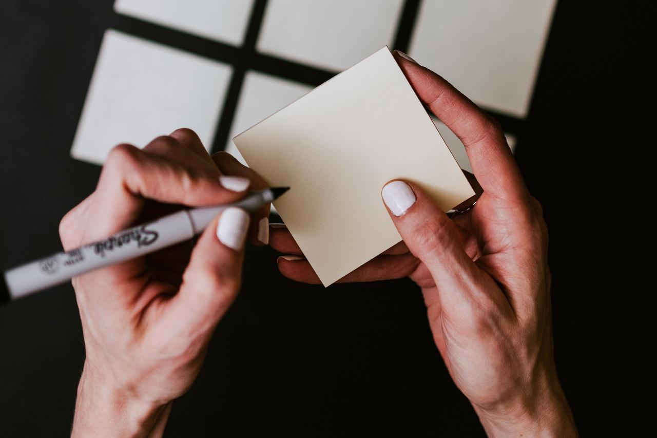 Записка в подъезде подмосковной многоэтажки разозлила россиян