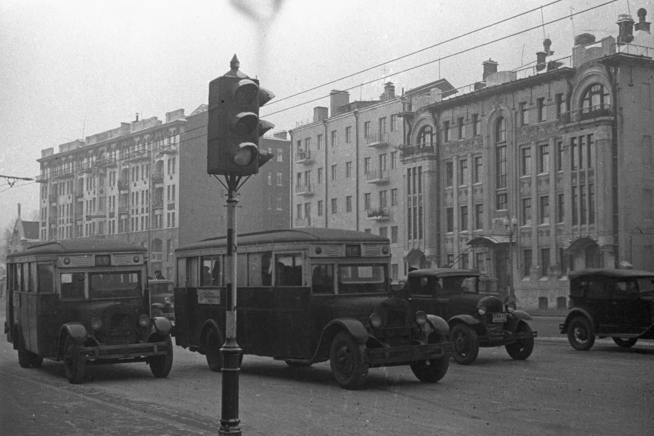 Москвичам напомнили первый маршрут столичных автобусов