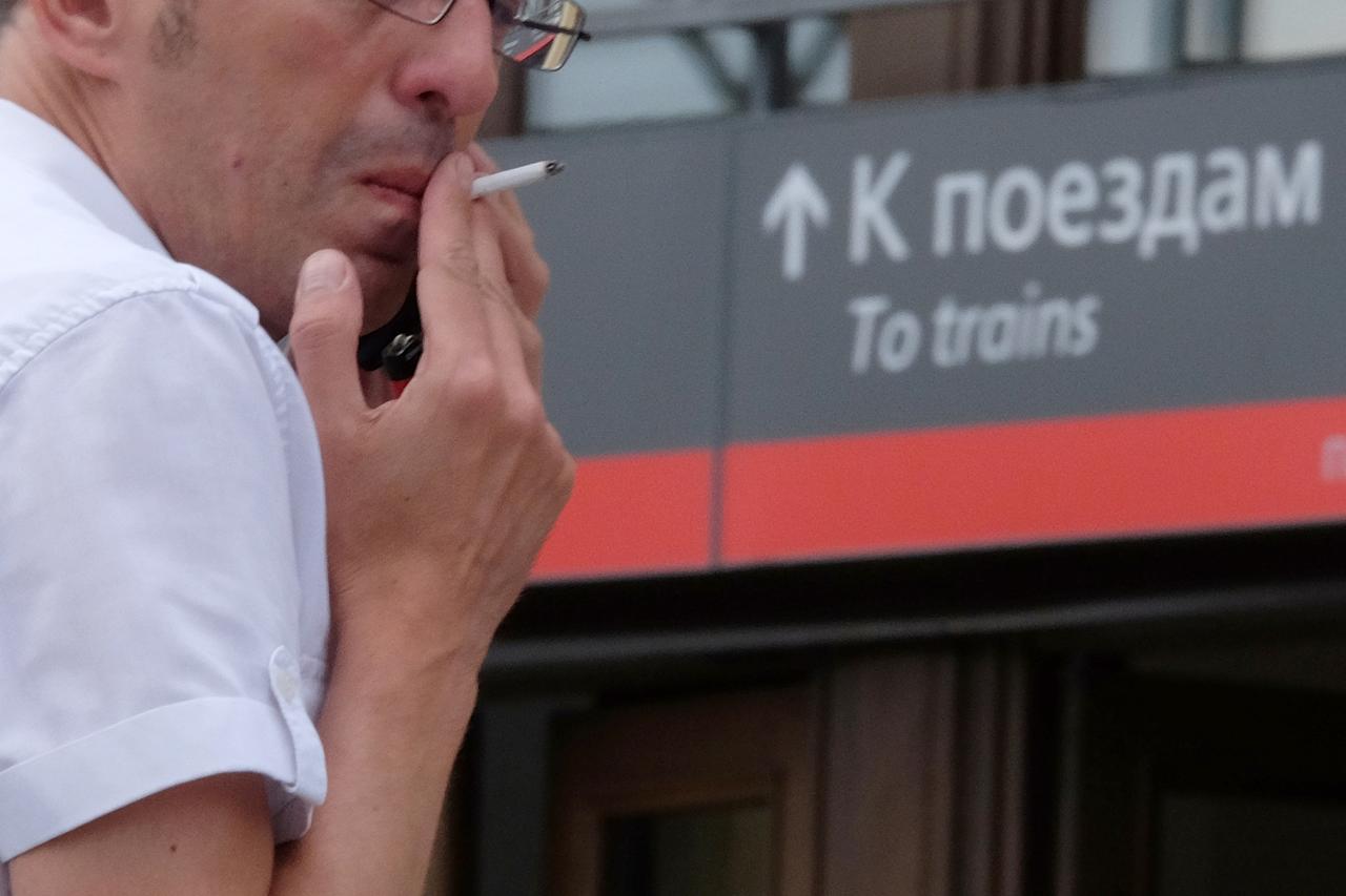 Куривший пассажир московского поезда обвинил проводницу в мошенничестве