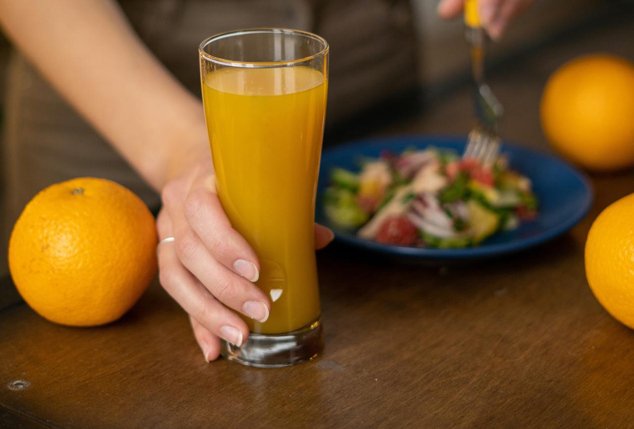 Эндокринолог предупредила об опасности свежевыжатого сока