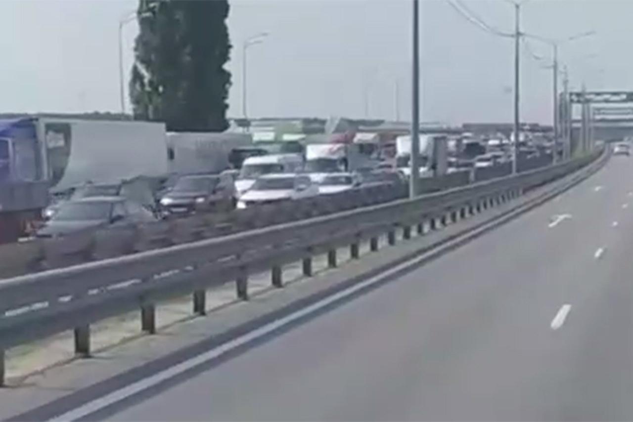 Многокилометровая пробка в сторону Москвы на трассе М-4 «Дон» попала на видео