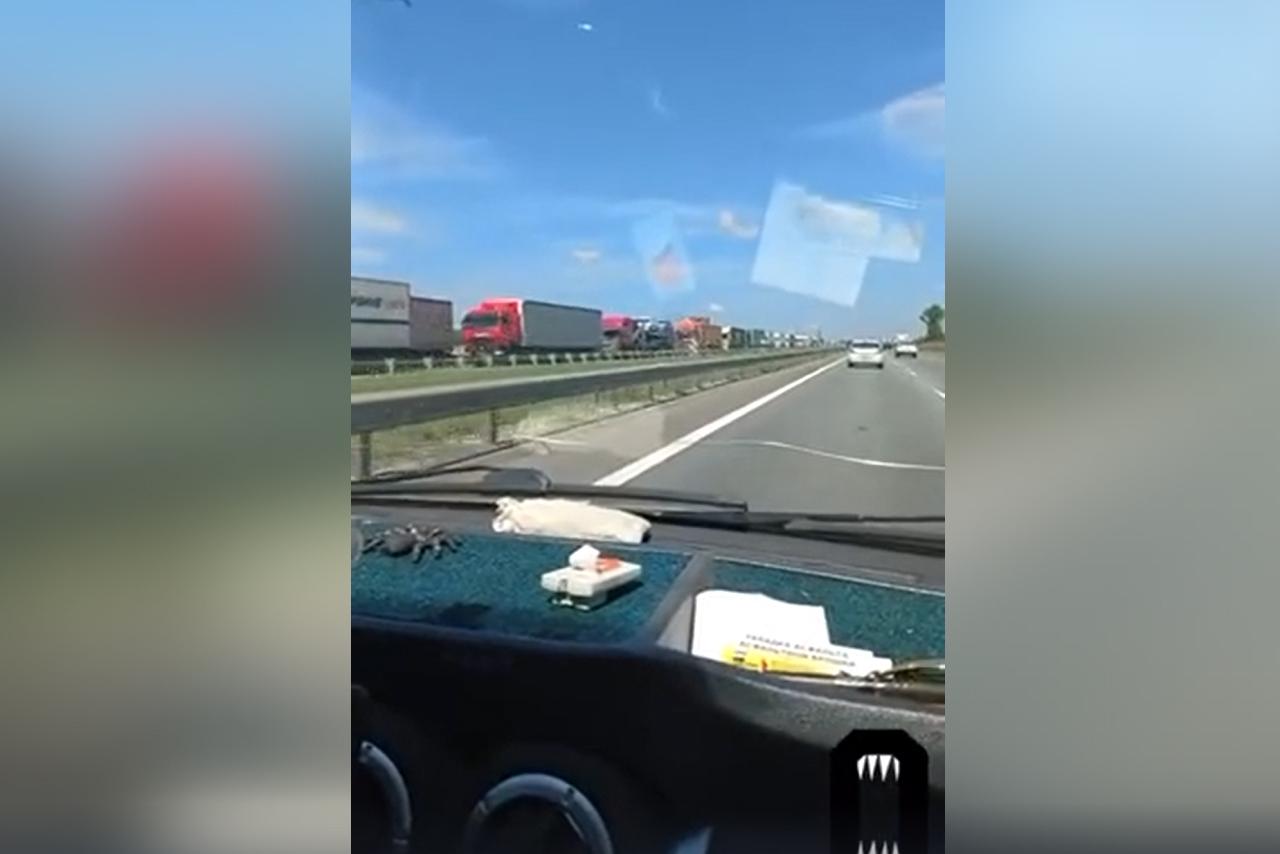 Многокилометровая пробка в Подмосковье попала на видео