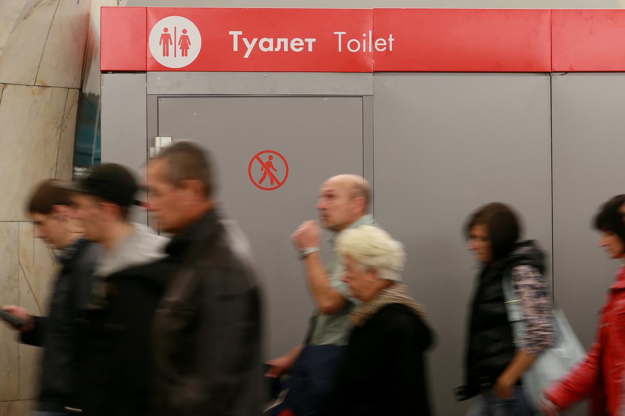 Москвичей возмутила стоимость посещения туалета в метро