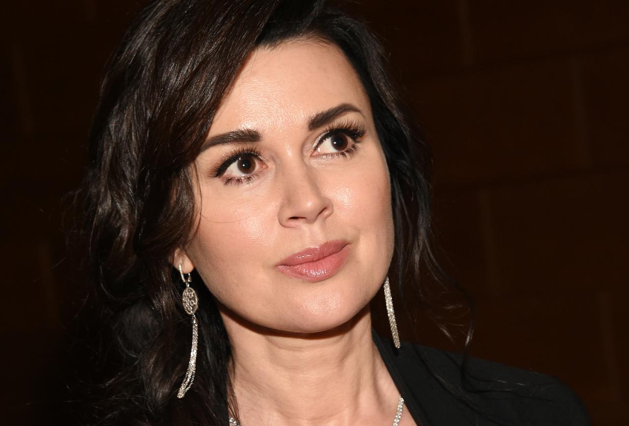 Стало известно о долгах Анастасии Заворотнюк