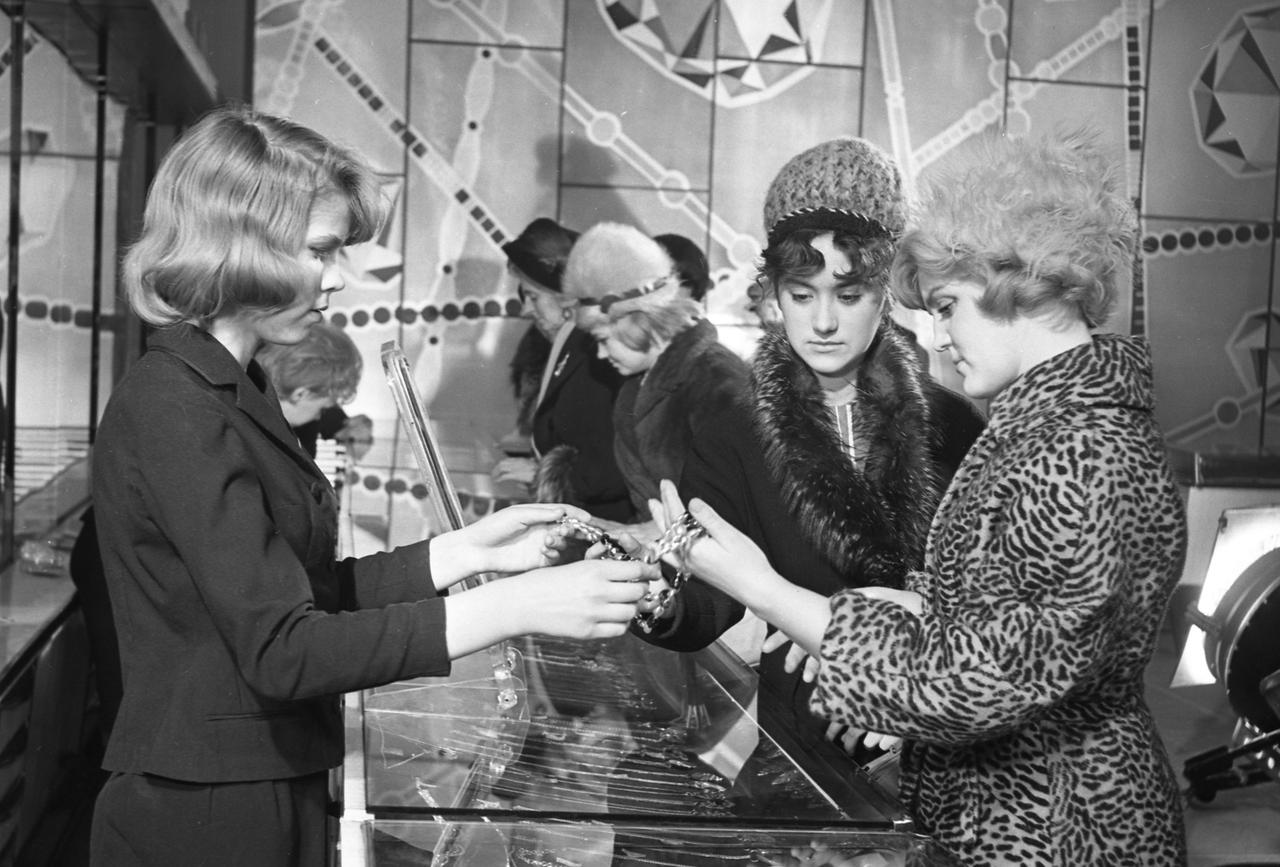 Москвичи вспомнили ассортимент элитных советских магазинов