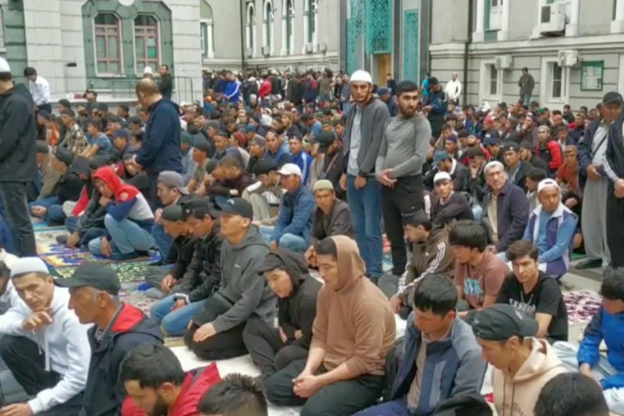 Обстановка у Московской соборной мечети на Курбан-байрам попала на видео