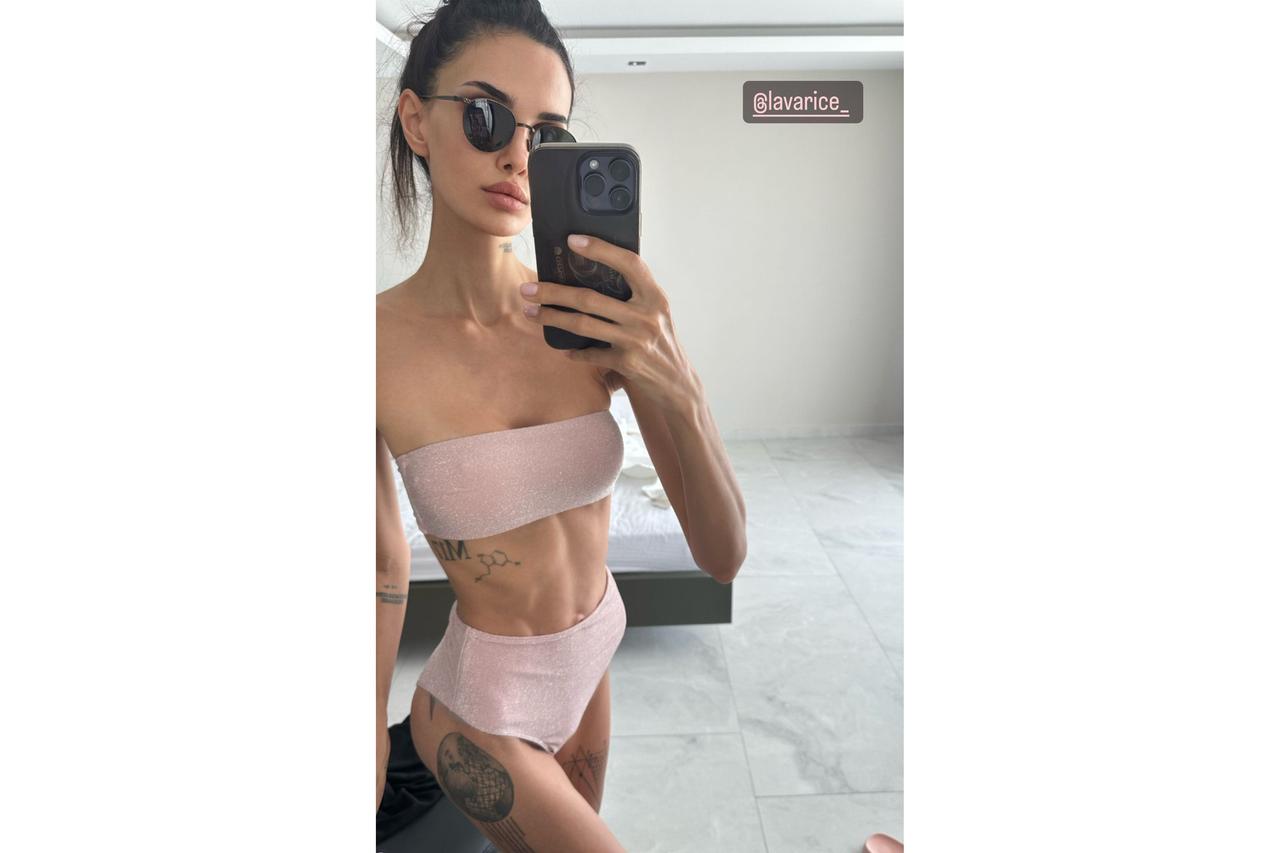 Бывшая жена футболиста Мамаева показала ягодицы после пластической операции