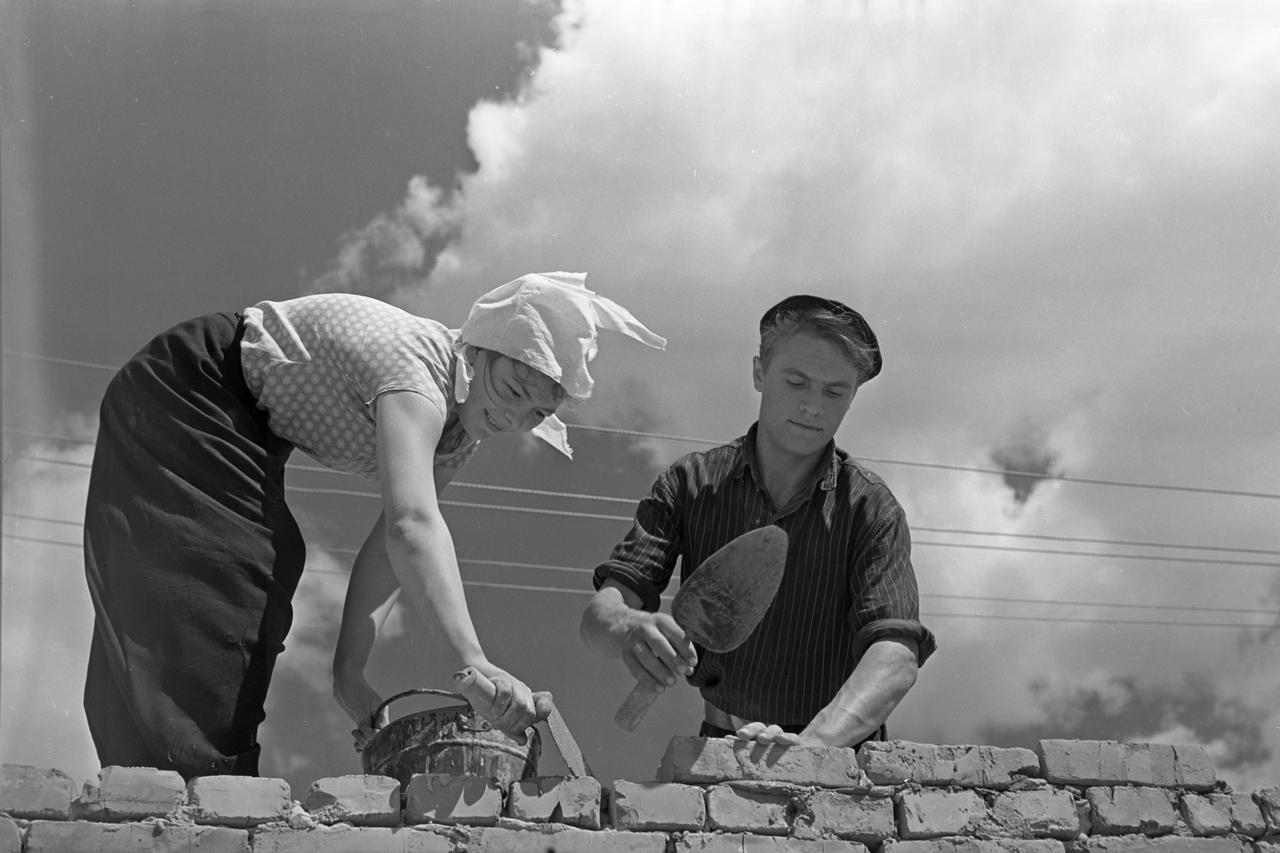 Женская рабочая одежда времен СССР вызвала недоумение пользователей сети