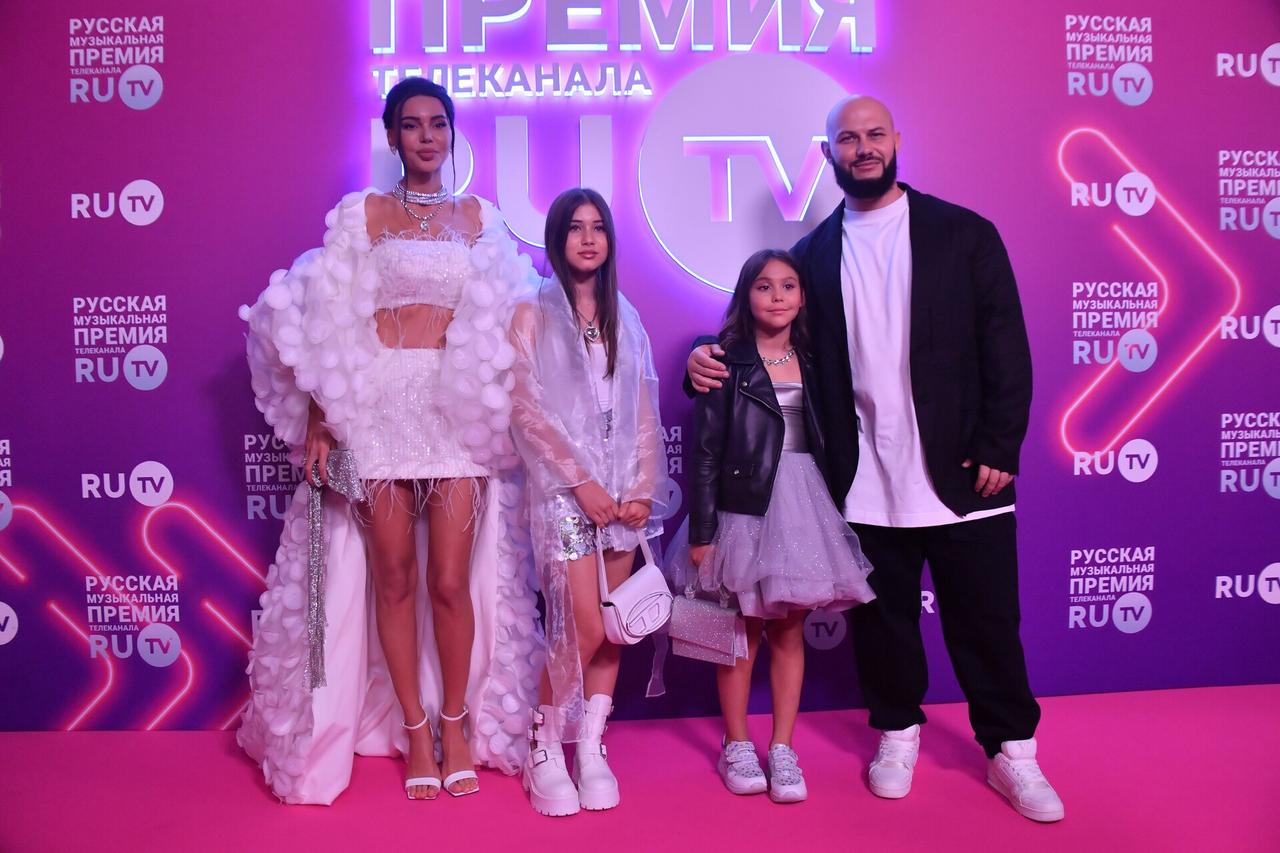 Раскрыта сумма недельного заработка 11-летней дочери Джигана